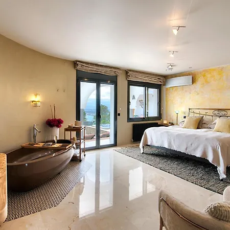 Casa De L'albada Bed and Breakfast *